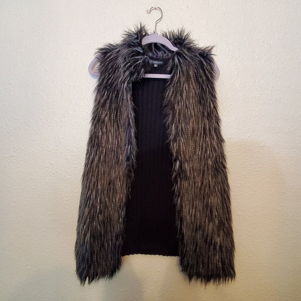 Adrianna Papell faux fur vest